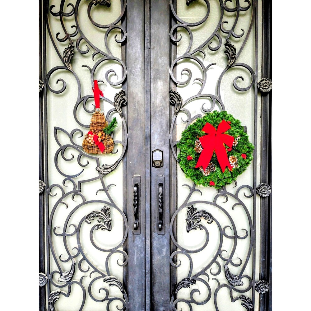 Christmas Artificial 20" Classic Wreath+9" Wicker Pinenut Bell Holiday Set EUC